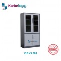 Lemari Arsip VIP VS-203 Kombinasi Pintu Ayun Kaca dan Panel